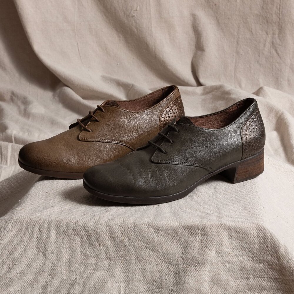 Dansko Women's Leather Louise Block Heel Oxford Two Pairs Beige and Green 40/9.5